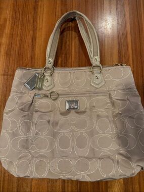 Coach Poppy Signature Lurex Glam Tote bag in a beige and gold colorway